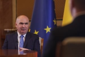 Bolojan compară lumea politică cu justiția: din perspectiva cetățenilor, sistemul judiciar român mai are restanțe către populație