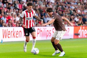 Rezultat驚 مباشر! Cu Dennis Man în primul unsprezece, echipa PSV a suferit o înfrângere neaşteptată în fața unei formații nou-promovate în ligă.

Sau

Știre șocantă pentru suporteri! PSV, cu Dennis Man în echipa de start, a pierdut în fața unei echipe nou-venite în campionat.

Sau

Înfrângere senzațională pentru PSV! Chiar și cu Dennis Man în primul unsprezece, echipa nu a reușit să obțină victoria împotriva unei noi venite în elită.