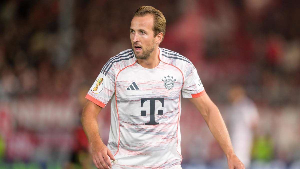39516564-der-fc-bayern-ist-zu-gast-beim-fc-augsburg-1kef.jpg