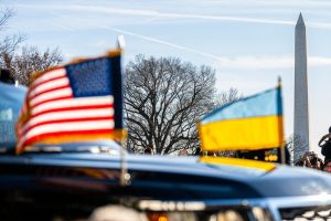 Financial Times: SUA, sub administrația Trump, pregătite să furnizeze asistență aeriană și informații pentru securitatea Ucrainei după conflictea noastră”