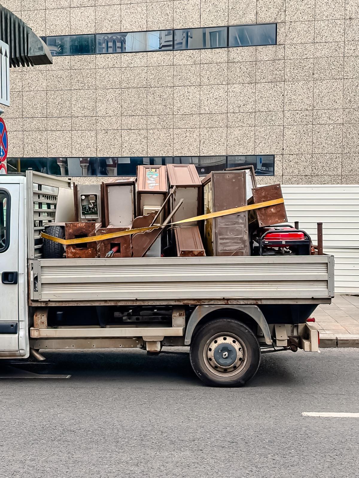 „Primarul Bujduveanu: Străzile Capitalei, nu depozite sau muzee în aer liber – Măsuri pentru curățarea orașului”