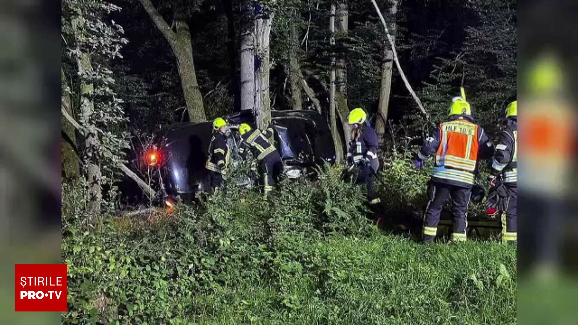 Următoarea variantă a textului dvs., reprezentând titlul unui articol de pe un site de știri, utilizează sinonime pentru a reda aceeași informație: 

„Apel telefonic inexplicabil de la un cetățean român decedat în Germania către Serviciul Național de Urgență. Imaginile de la locul tragediei au avut un impact puternic asupra echipajului de intervenție.”