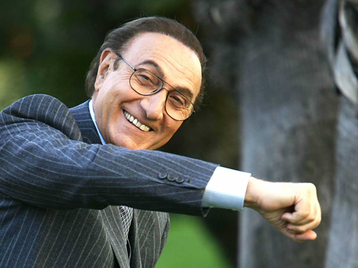 Legenda televiziunii, Pippo Baudo, a trecut în neființă la vârsta de 89 de ani, lăsând în urmă o moștenire deosebită în lumea divertismentului.