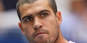 Alcaraz face senzație la US Open, nu este oprit nici de accidentarea genunchiului