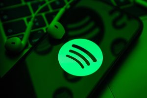 Spotify intenționează majorări de preț, însă anunță și adăugarea de funcționalități noi