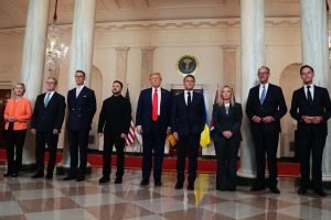 Întâlnire istorică la reședința oficială a președintelui american. Trump, Zelenski și liderii de pe continentul european au purtat o discuție despre conflictul din Ucraina / Șeful statului american a întrerupt discuția pentru a contacta liderul de la Kremlin