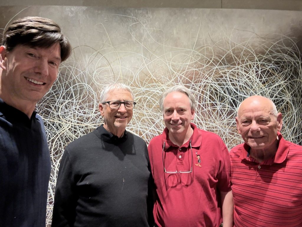Bill-Gates-si-Linus-Torvalds-s-au-intalnit-pentru-prima-data.jpg