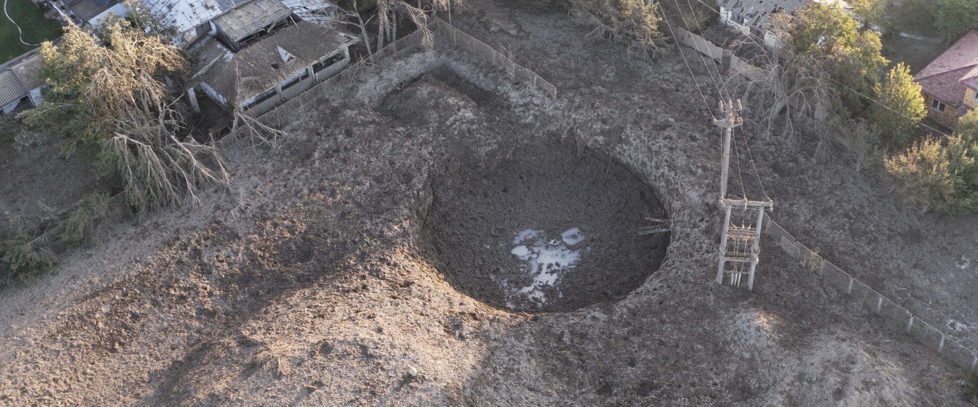 CRATER_AMARA_URMARI_GAZ_12_INQUAM_Photos.jpg