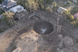 Explozie puternică în Amara: imagini cu craterul de 50 de metri format vineri. Anunțul pompierilor de azi-dimineață