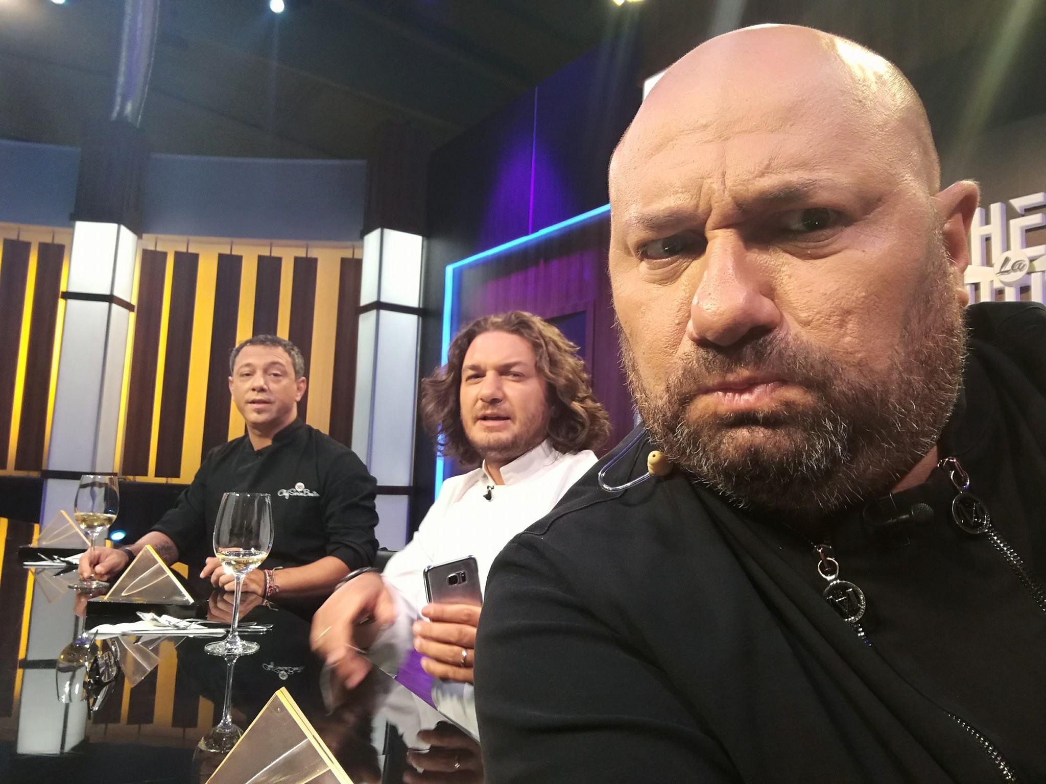 [ad_1] Cazul juridic dintre Cătălin Scărlătescu și Antena 1 a atras recent atenția publicului, fiind primul dintre numeroasele procese deschise de televiziune împotriva foștilor angajați din echipa „Chefi la cuțite”