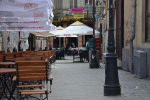 Un bărbat a deschis focul de șase ori asupra prelatei unui club din centrul vechi al capitalei; poliția confirmă că nimeni nu a fost rănit și că autorul a fost identificat rapidea noastră”