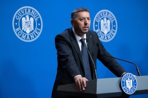 Ministrul Educației avertizează că, fără măsuri de criză, începerea anului școlar cu salarii și burse nu va mai fi posibilăea noastră”