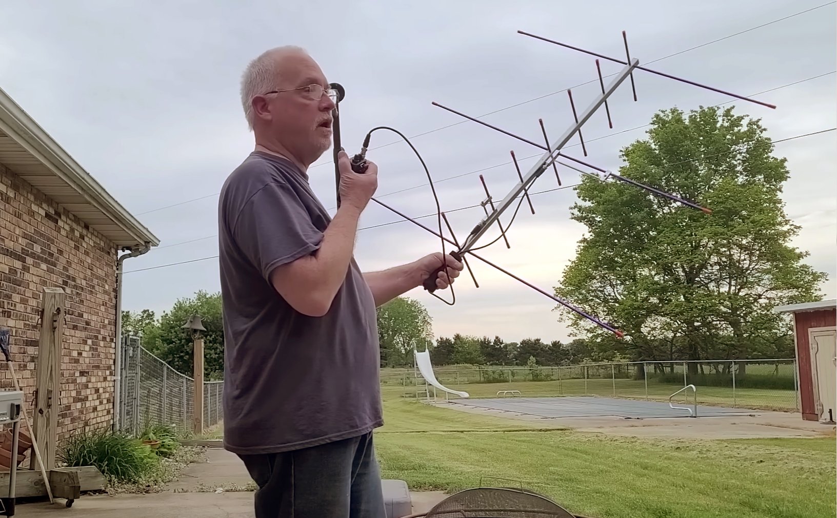 [ad_1] Un radiomajist amator din Statele Unite a realizat o întâlnire inedită cu echipajul Stației Spațiale Internaționale (ISS), utilizând un aparat radio și o antenă construite de el în propria locuință