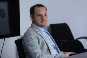 Rogobete se arată profund nemulțumit de situația actuală: în 2025, pacienții fiind nevoiți să-și achiziționeze medicamente din cauza unor spitale; Casa Națională de Asigurări de Sănătate întârzie plățile în valoare de aproape 11 miliarde de leiea noastră”