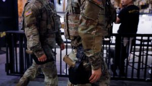 Garda Națională din Washington, DC pornește să poarte arme