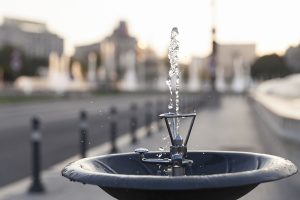Iată o posibilă reformulare a titlului: “Schimbări meteorologice în debutul lunii septembrie / Arșița face revenirea în a doua parte a săptămânii următoare, conform prognozelor meteo”