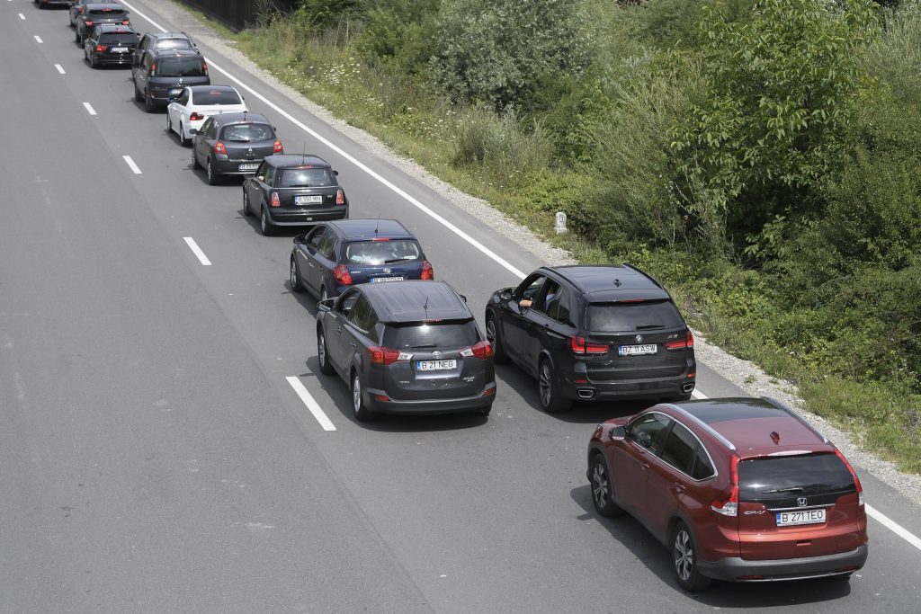 [ad_1] Restricții de circulație pe DN1A și autostradă A1 în perioada următoare pentru lucrări de modernizare și reparații În noaptea de 27 spre 28 august, între orele 22:00 și 06:00, circulația pe DN1A va fi restricționată între km 12+800 și km 13+300, din cauza unor lucrări de lărgire la patru benzi