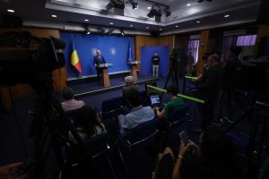 Guvernul interzice cumulul pensiei cu salariul, cu excepții.