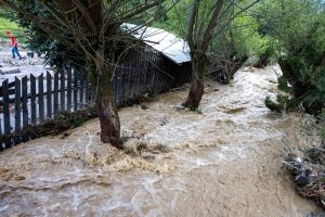 Avertisment de cod galben de inundații în 9 județe din țară, hidrologii avertizează asupra unor scurgeri uriașe pe versanți, torenți, pâraie și viituri rapideea noastră”