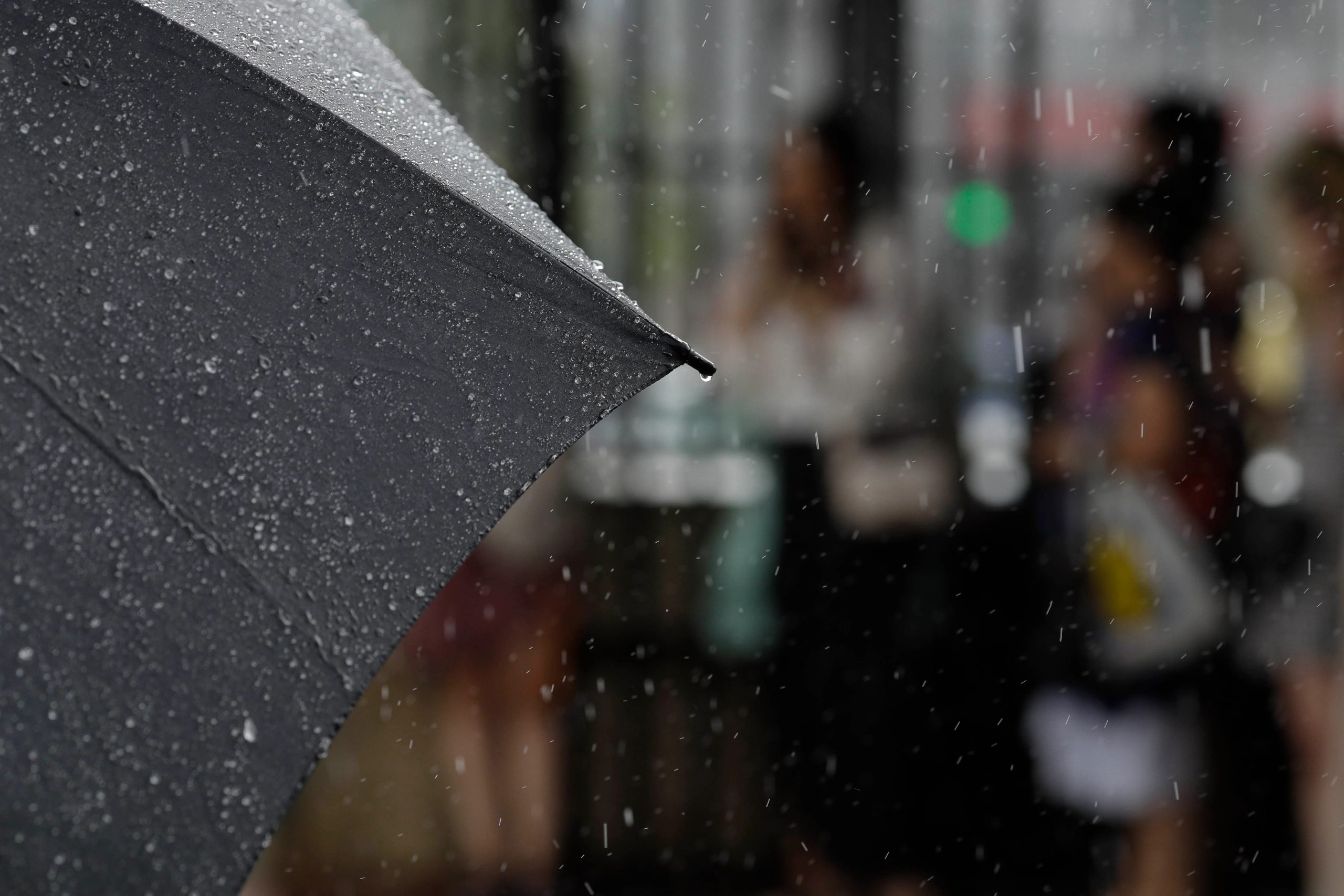 [ad_1] meteorologii au emis noi alerte cod portocaliu și galben de instabilitate atmosferică pentru zeci de județe valabile de duminică, 17 august, și până luni seară, 18 august, în timp ce mai multe județe din sudul țării, inclusiv bucureștiul, se află sub alertă de caniculă