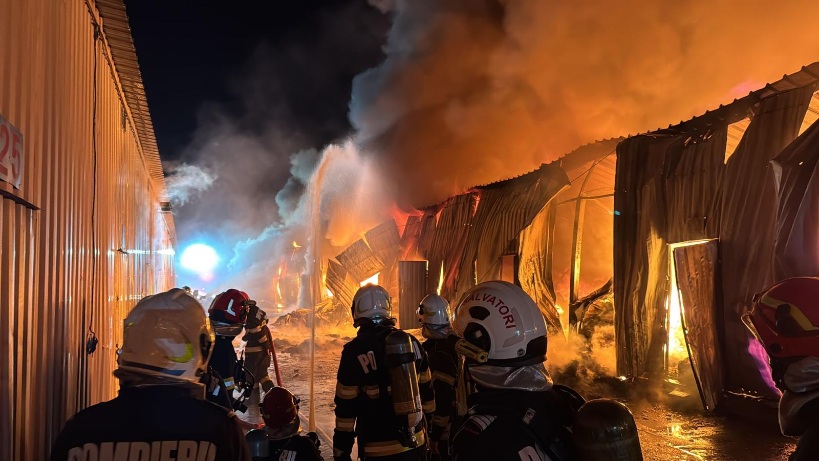 Incendiu în București: miros de fum în oraș