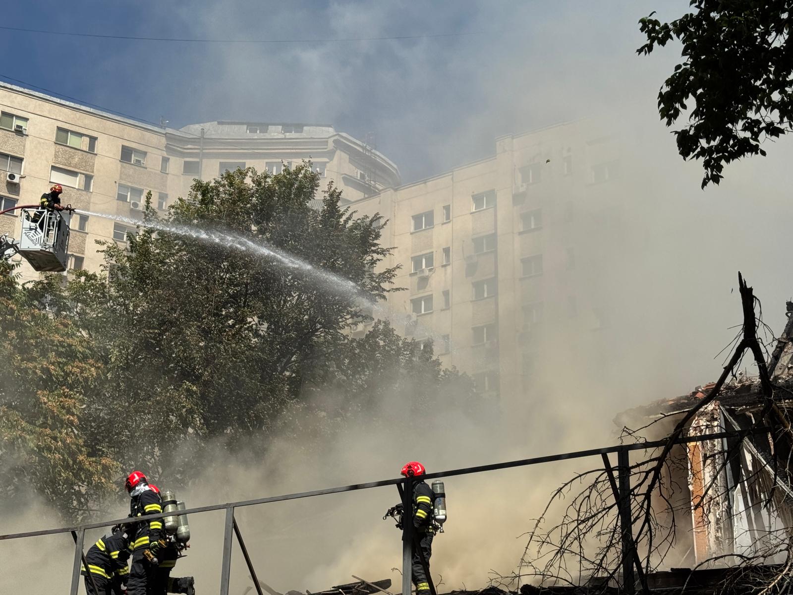 Incendiu la fostul restaurant din centru