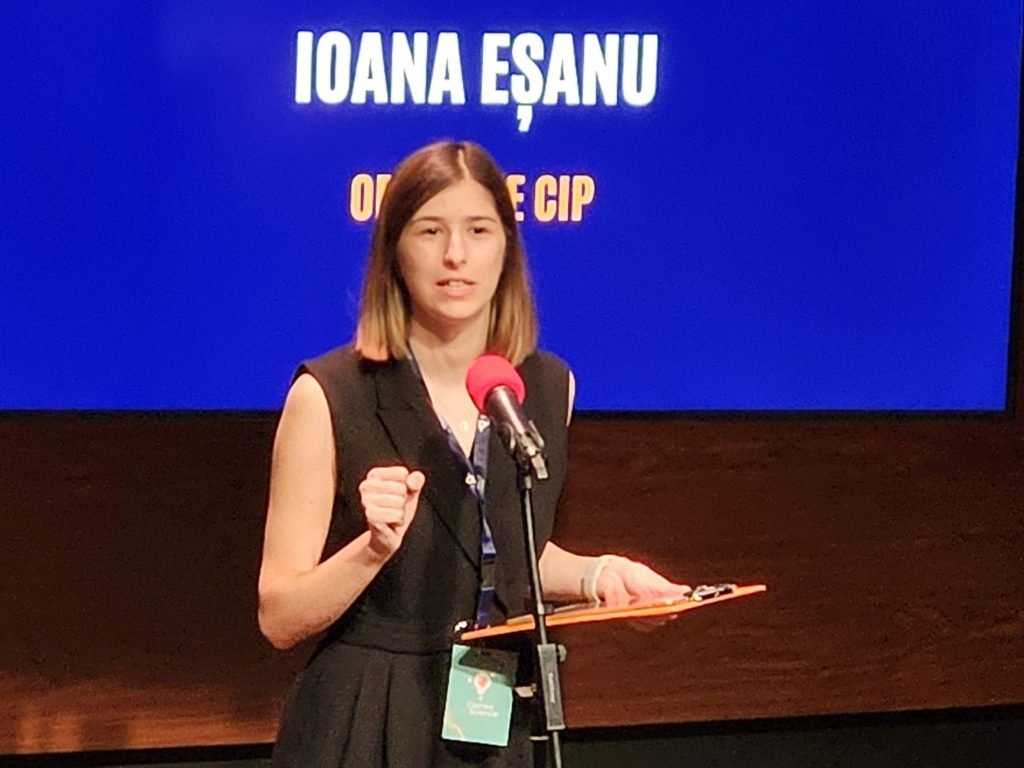 Ioana-Esanu-la-competitia-Games-of-Science.jpg
