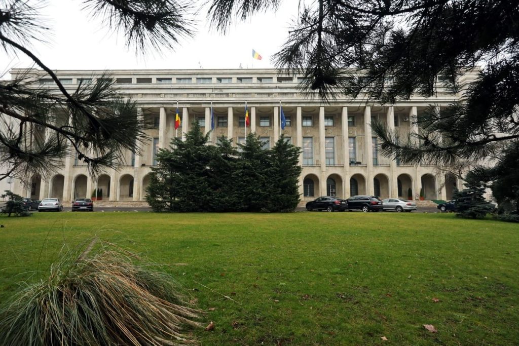 Joi, Executivul se adună pentru o întâlnire; tema principală –