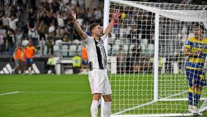 Juve învinge Parma cu 2-0 prin golurile lui David și Vlahovic