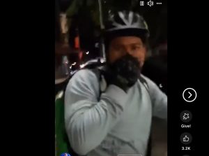 Tânărul care a atacat un livrator pe o stradă din București pentru că l-a considerat „invadator”, dus pentru audieri în cursul zilei de marțiea noastră”