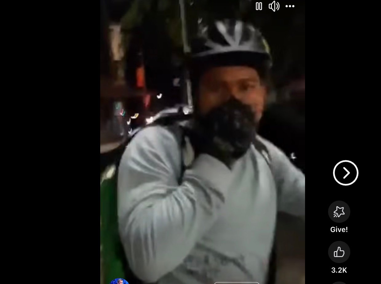 Tânărul care a atacat un livrator pe o stradă din București pentru că l-a considerat „invadator”, dus pentru audieri în cursul zilei de marți