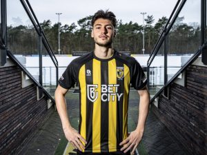 Dinamo negociază transferul lui Mazilu cu Brighton.