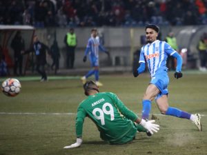 Meciul între FC Botoșani și Universitatea Craiova, transmis în direct prin Televiziunea Sportivă, ora 18:30, pe Postul de Știri despre Sport. Confruntarea celor două echipe cu cele mai puternice atacuri din Campionatul Național de Fotbal.