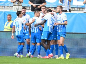 Transmisiune în direct de la Universitatea Craiova, ora 16:15, pe canalul de sport principal, urmăriți meciul de fotbal prin intermediul transmisiunii video live. Liste cu detalii despre echipe.