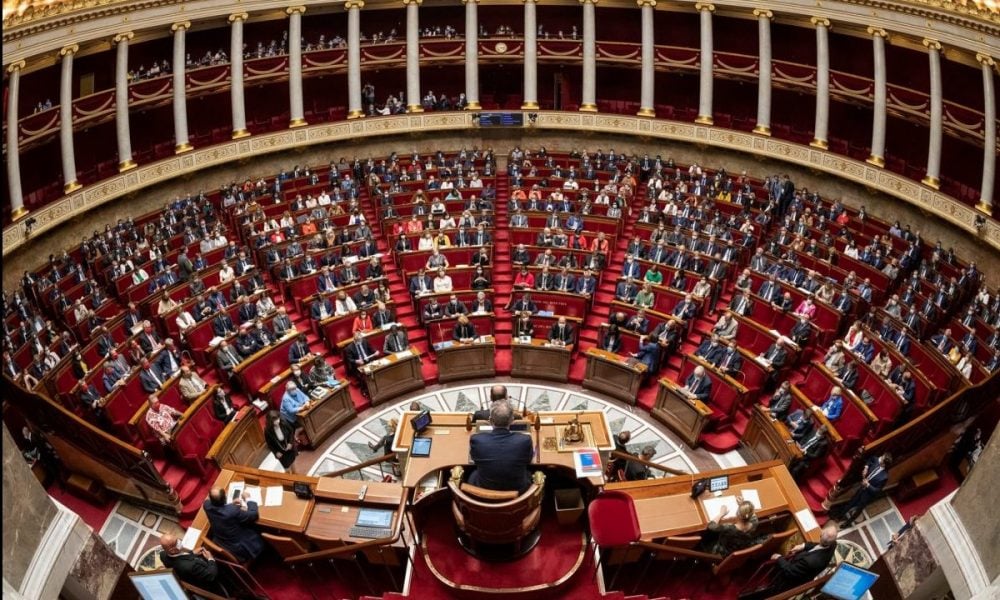 Parlamentul-francez-e1606139847991.jpg