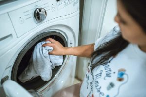 Recomandări ale specialiștilor pentru un program de spălare ce prelungeste durata hainelor tale