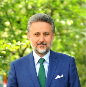 Se pare ca presedintele Nicusor Dan il prefera pe ambasadorul Marius Lazurca pentru conducerea SIE (conform unor surse); “Din nefericire, conceptul de patriotism este frecvent amestecat cu cel de nationalism și aruncat, impreuna cu acesta, in cosul de rusine al dispretului.”