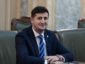 Senatorul liberal Lucian Rusu asigură că finanțările pentru proiectele PNRR și “Anghel Saligny” sunt în curs, în ciuda reclamațiilor primarilor PSD făcute lui Grindeanu cu privire la facturi neachitate.