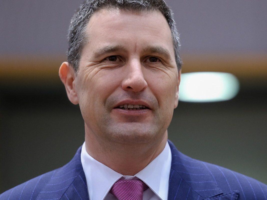 Tanczos Barna propune interzicerea cumulării pensiei cu salariul, inclusiv pentru