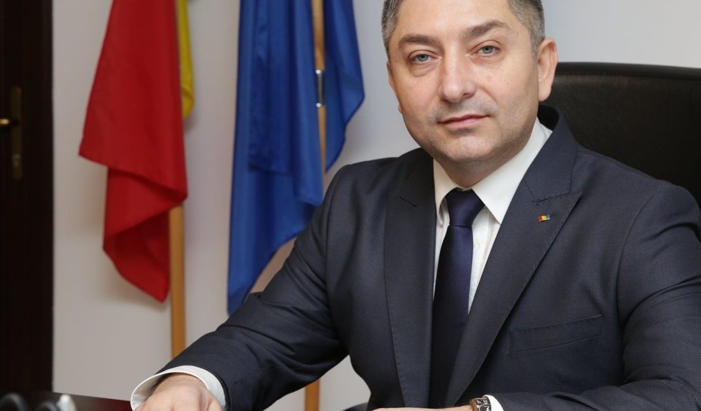 Titlul unei postari pe un site de stiri: Alin Tișe,