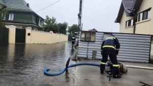 Situație meteorologică în șapte județe: copaci doborâți, incendii și defecțiuni electriceea noastră”