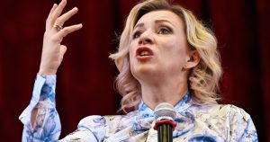 Iată o reformulare a textului: “Reacție violentă la Ministerul de Externe rus, după ce șeful statului finlandez a făcut o paralelă între criza din Ucraina și situația Finlandei în anul 1944”.