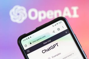 Angajați ai OpenAI intenționează să comercializeze acțiuni în valoare de 6 miliarde de dolari către SoftBank și alți investitori, ceea ce ar putea duce la o evaluare a companiei de 500 miliarde de dolari, conform surselor Reutersea noastră”