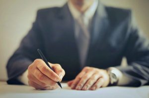 Ministrul Finanțelor anunță aprobarea în coaliție a modificării pragului capitalului social minim pentru SRL-uri, pentru a preveni înregistrarea firmelor-fantomă, introducând un sistem care leagă suma capitalului social de amploarea activității comercialeea noastră”