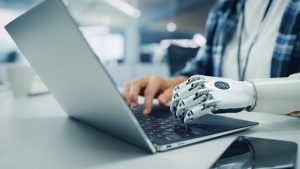 Companie crypto concediază angajații care evită implementarea inteligenței artificiale
