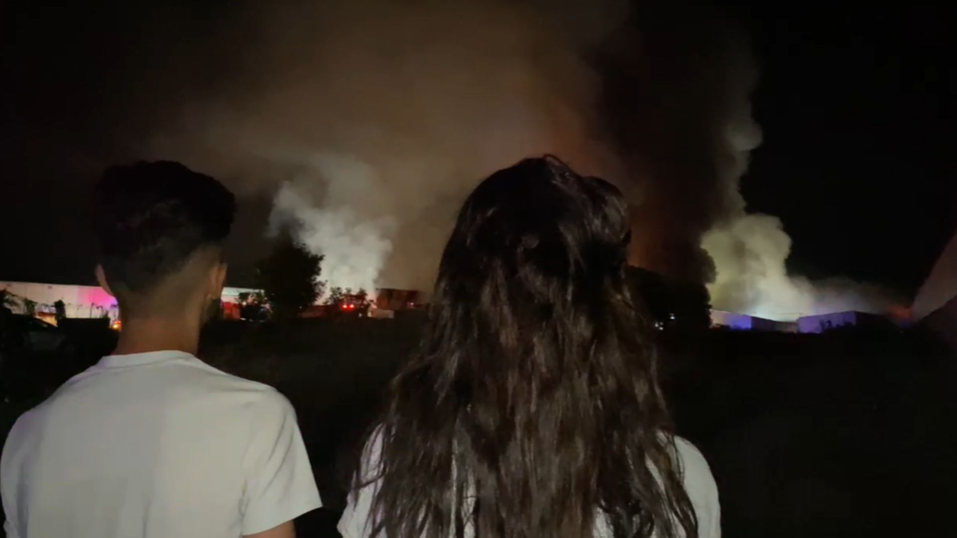 Incendiu devastator la piața Dragonul Roșu: vânzătorii asistă cum bunurile lor sunt consumate de flăcări. Care sunt reacțiile lor?