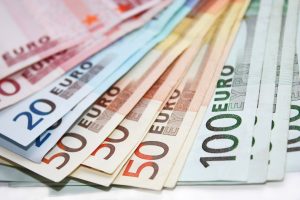 Mare operațiune europeană de combatere a falsificărilor: aproape 66 de milioane de euro în bancnote și monede false au fost confiscate în 18 țăriea noastră”