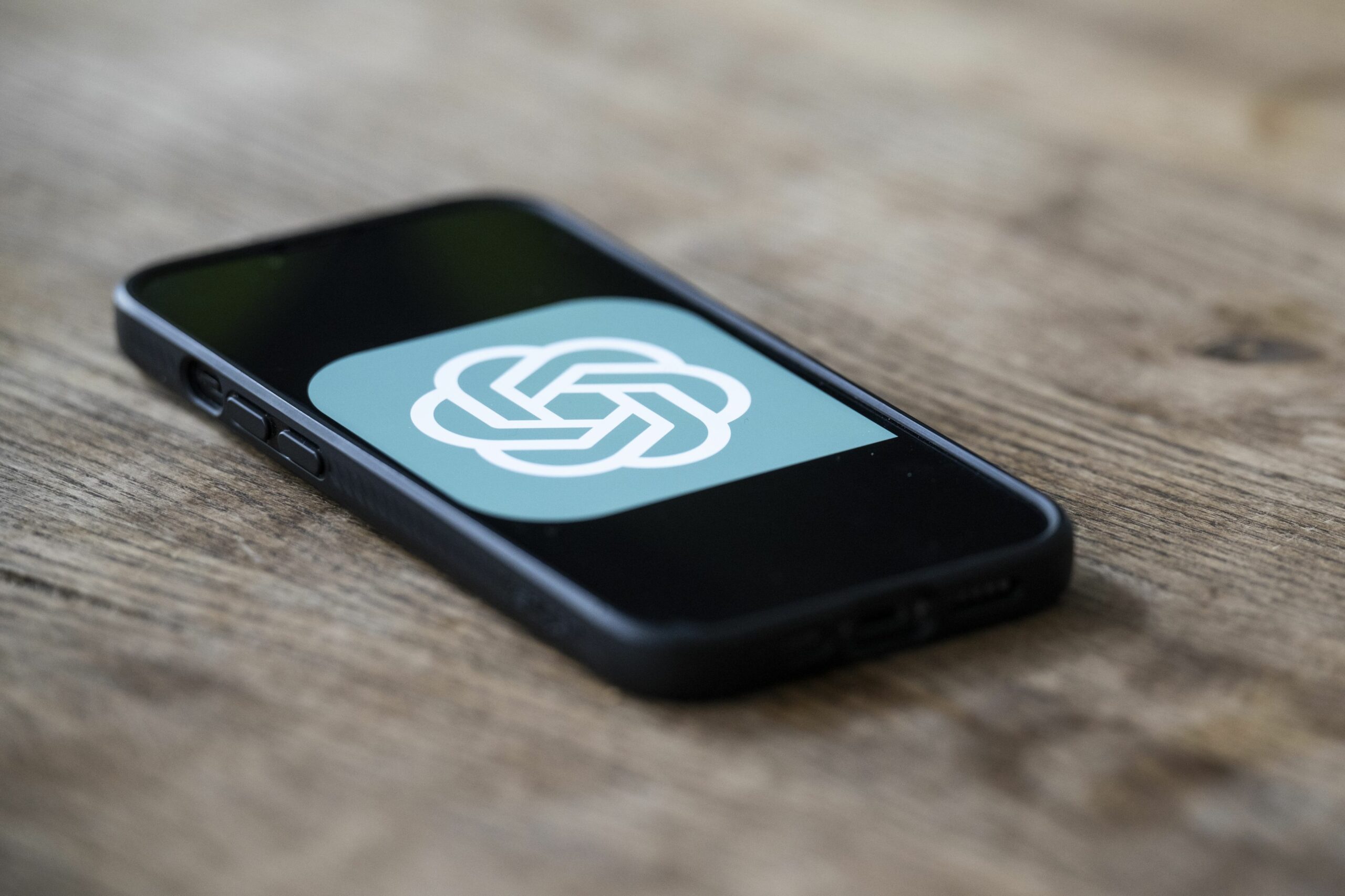 [ad_1] Recent, OpenAI a lansat o versiune avansată a ChatGPT, denumită ChatGPT Agent, care aduce noi instrumente pentru controlul complet asupra sarcinilor complexe și automate