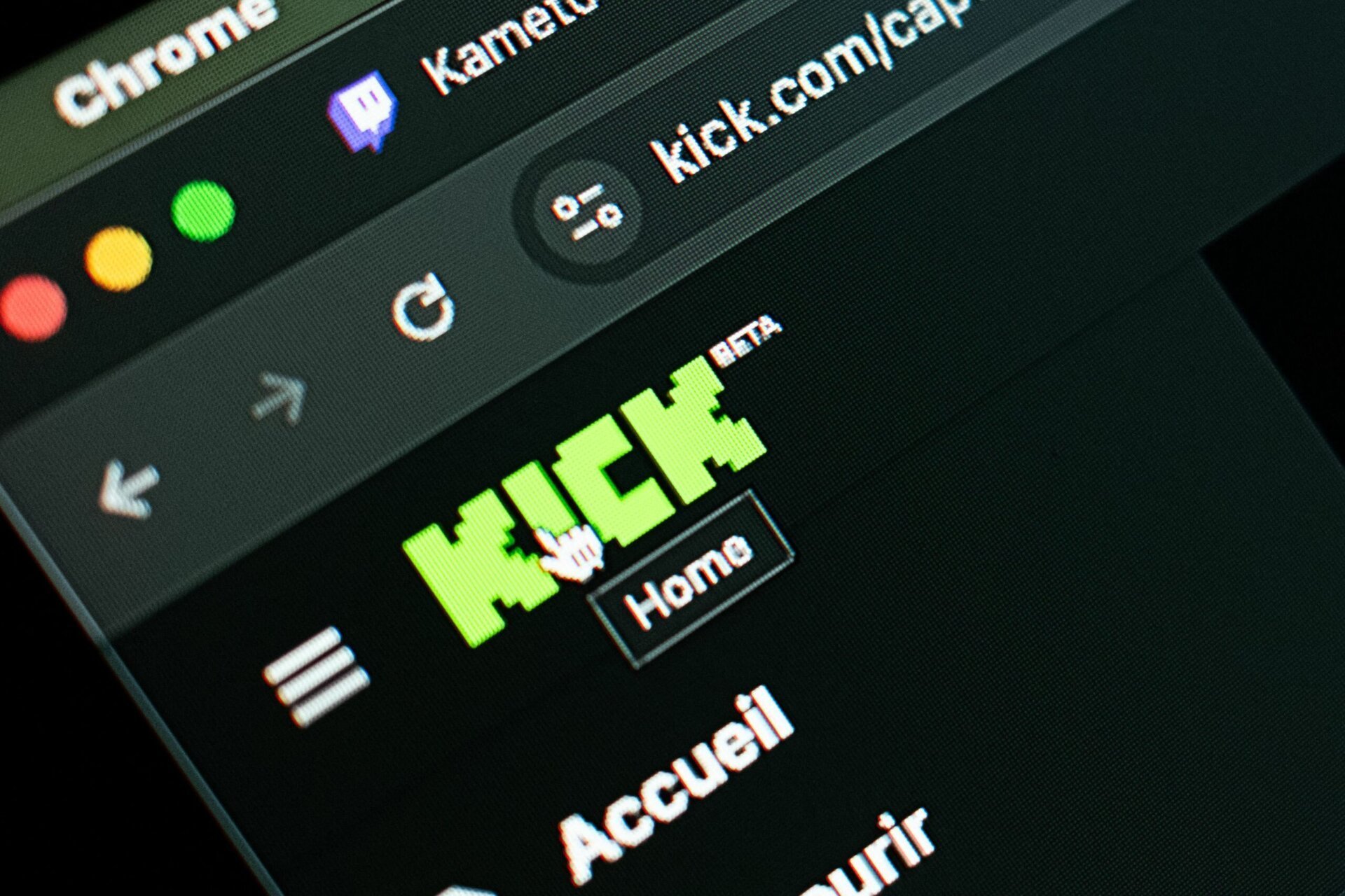 [ad_1] Platforma de streaming Kick, implicată recent în controverse legate de gestionarea conținutului și siguranța utilizatorilor, a anunțat angajamentul de a colaborare cu autoritățile în cadrul anchetelor în curs