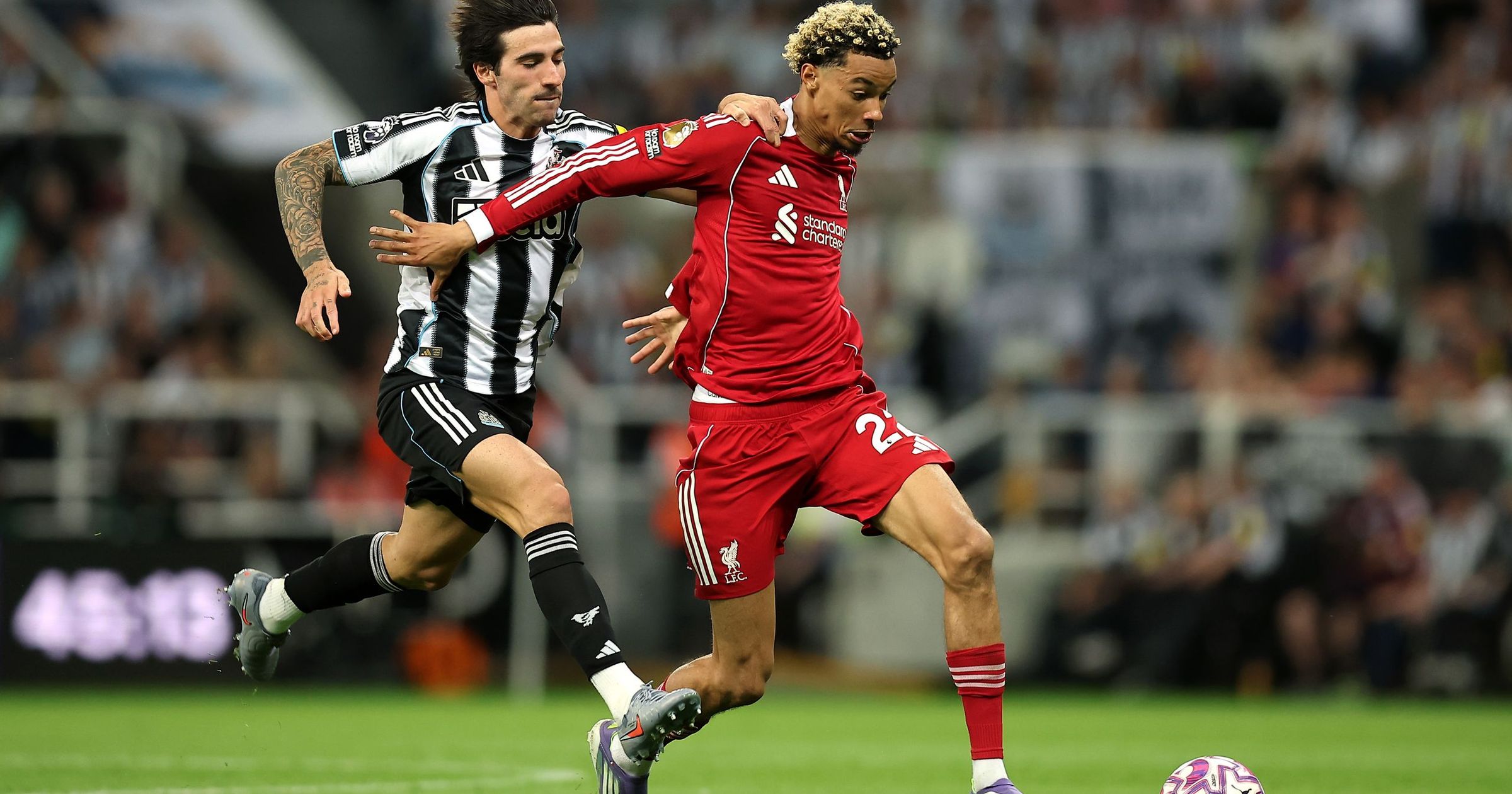 Liverpool câștigă dramatic la Newcastle